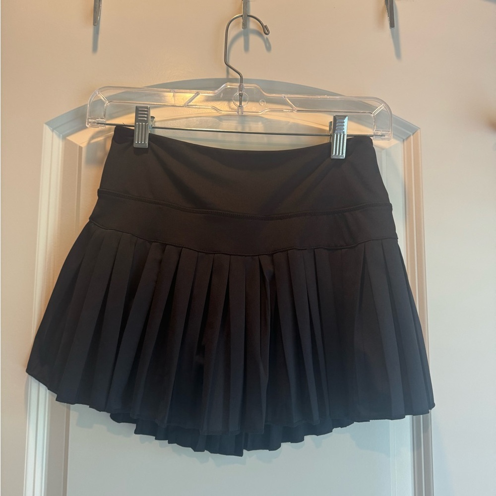 Gold hinge black skirt